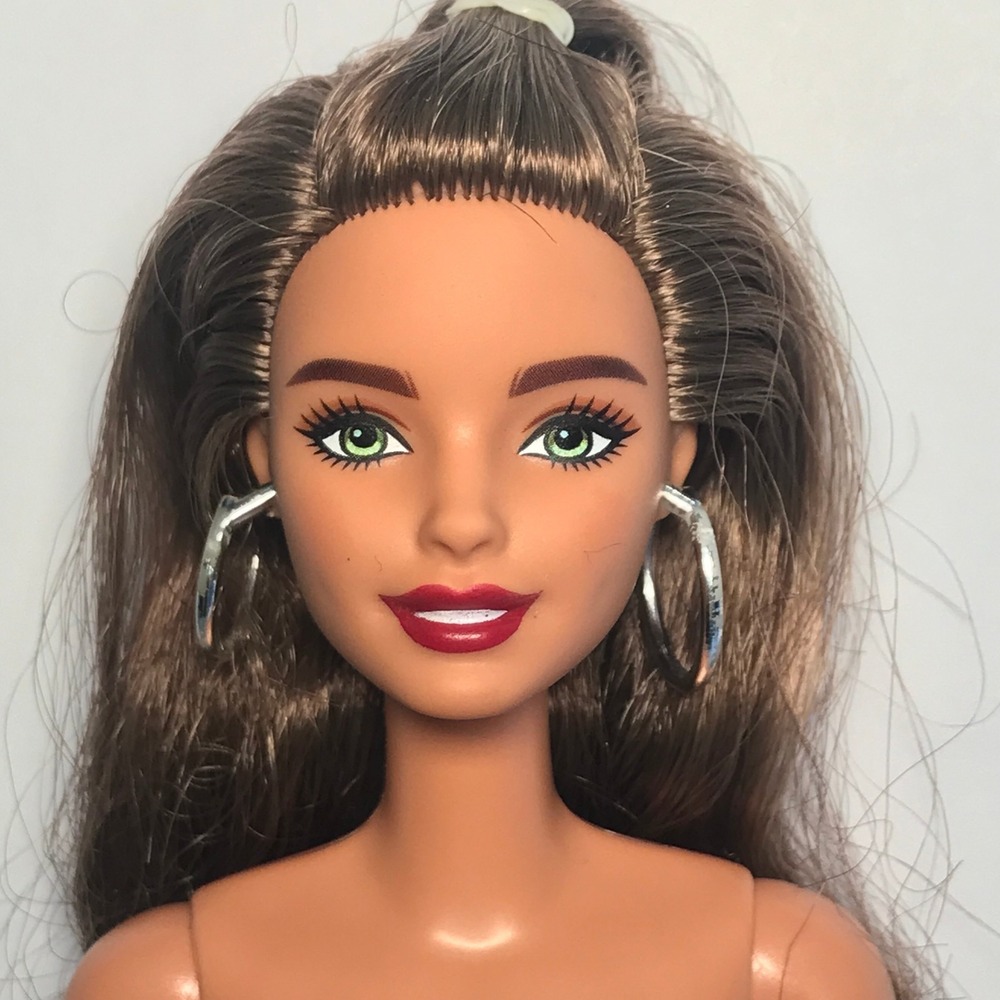 Nude Barbie 2018 Fashionistas #121  Brunette Neysa Prosthetic Leg FXL54 Doll